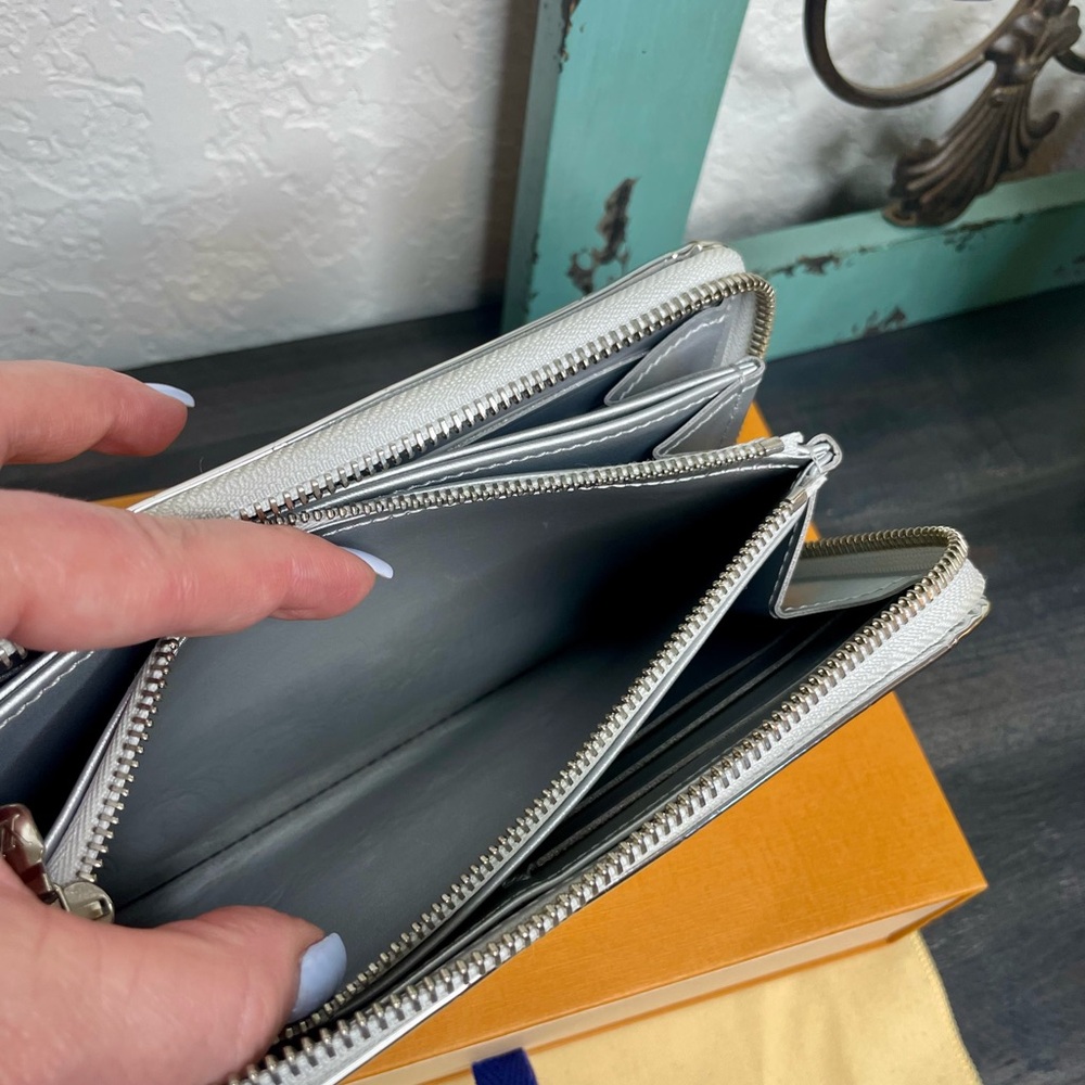 💫SOLD LV Zippy Wallet Silver Monogram Miroir - Picture 10 of 16